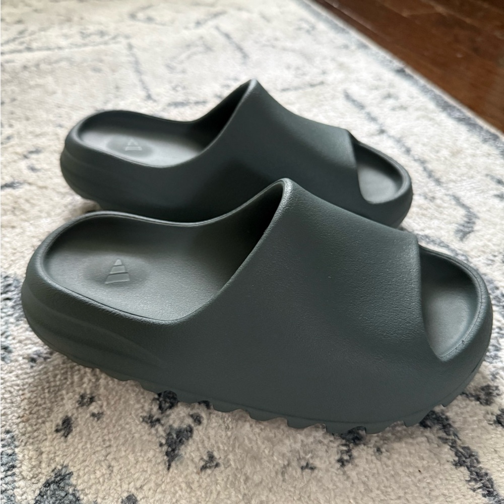 Adidas Yeezy Slate Marine Slides Men’s size 5